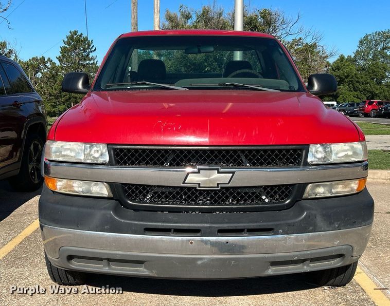 image for item MG9983 2002 Chevrolet Silverado 2500HD  pickup truck