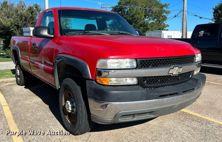 image for item MG9983 2002 Chevrolet Silverado 2500HD  pickup truck