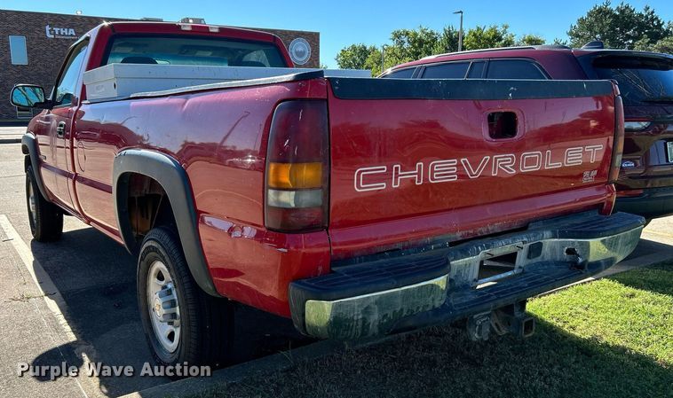 image for item MG9983 2002 Chevrolet Silverado 2500HD  pickup truck