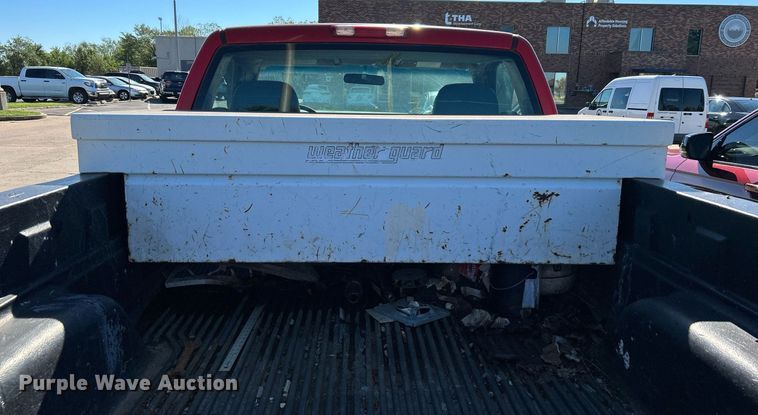 image for item MG9983 2002 Chevrolet Silverado 2500HD  pickup truck