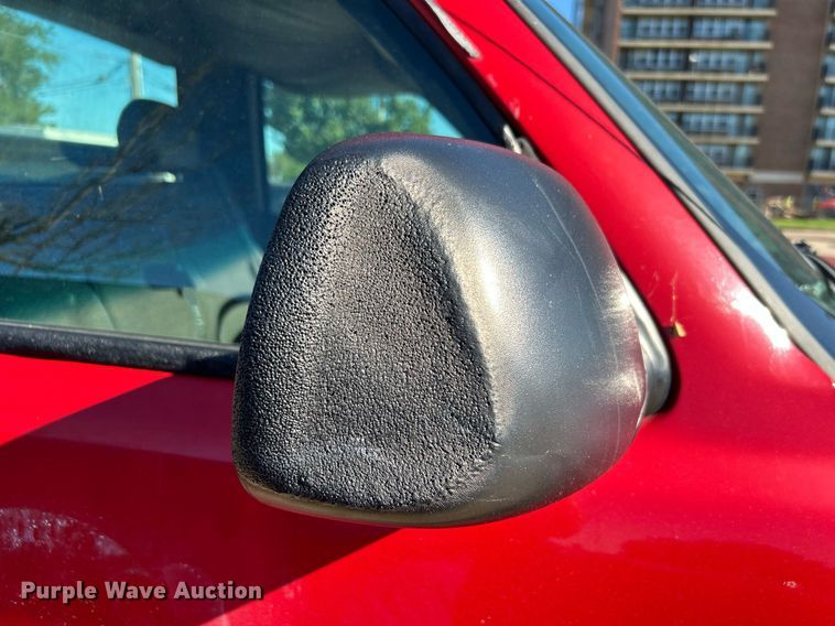 image for item MG9983 2002 Chevrolet Silverado 2500HD  pickup truck