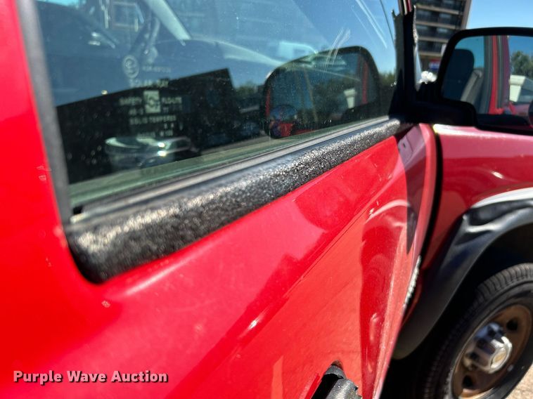 image for item MG9983 2002 Chevrolet Silverado 2500HD  pickup truck