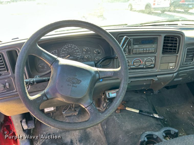 image for item MG9983 2002 Chevrolet Silverado 2500HD  pickup truck