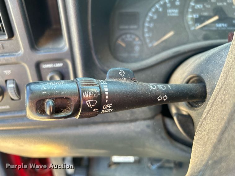 image for item MG9983 2002 Chevrolet Silverado 2500HD  pickup truck