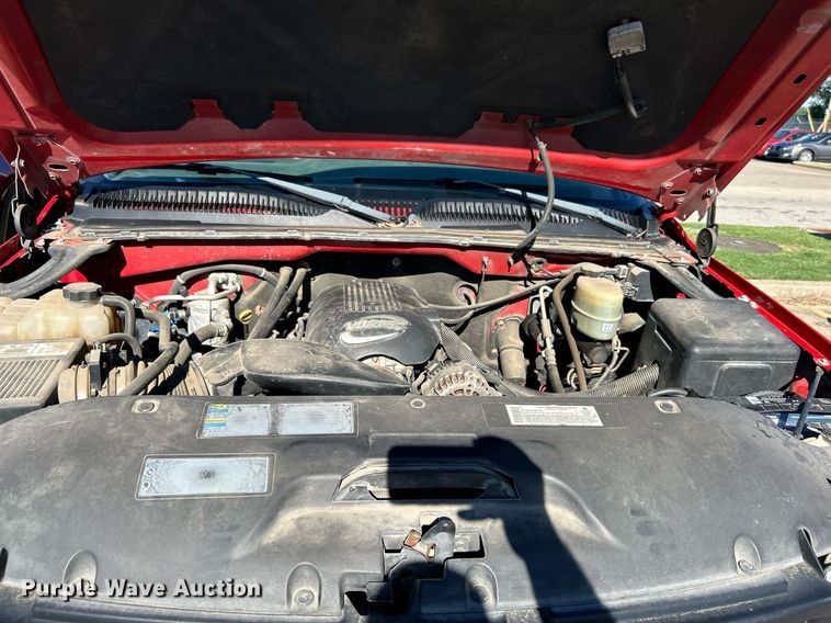 image for item MG9983 2002 Chevrolet Silverado 2500HD  pickup truck