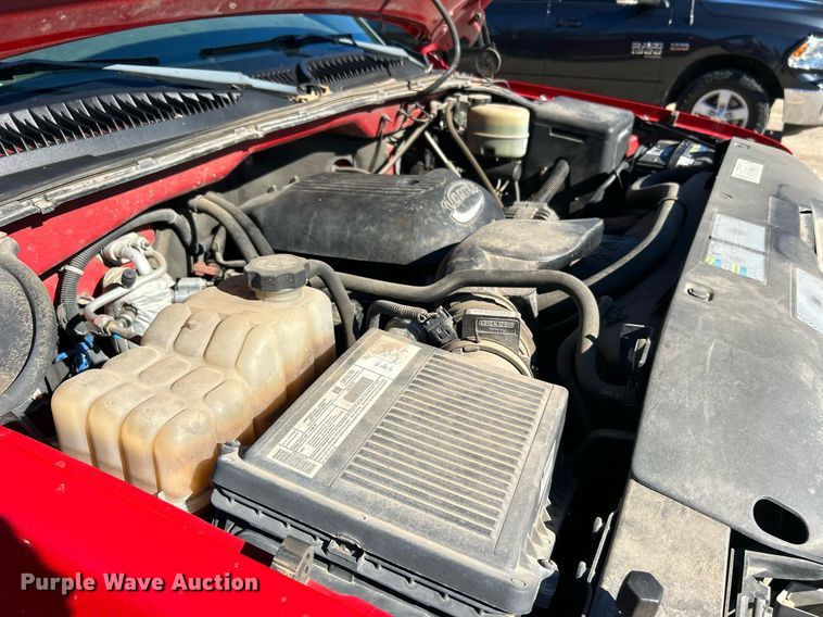 image for item MG9983 2002 Chevrolet Silverado 2500HD  pickup truck