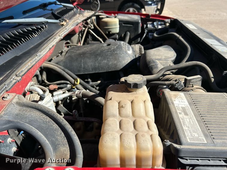 image for item MG9983 2002 Chevrolet Silverado 2500HD  pickup truck