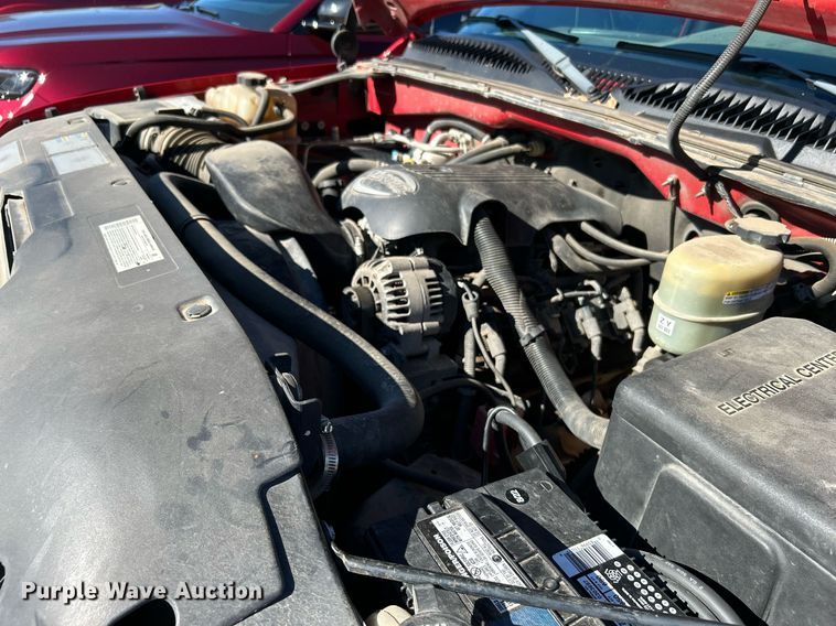 image for item MG9983 2002 Chevrolet Silverado 2500HD  pickup truck