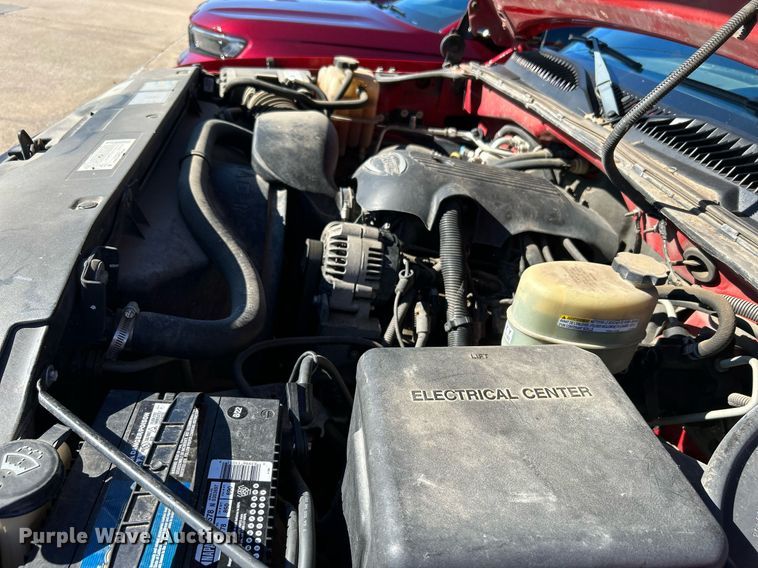 image for item MG9983 2002 Chevrolet Silverado 2500HD  pickup truck