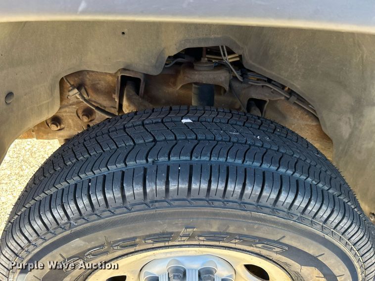 image for item MG9983 2002 Chevrolet Silverado 2500HD  pickup truck