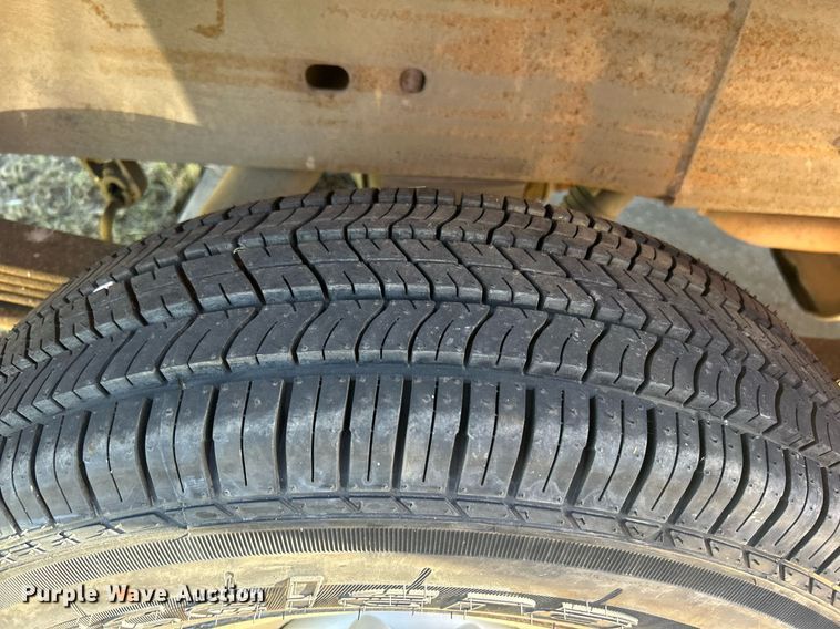 image for item MG9983 2002 Chevrolet Silverado 2500HD  pickup truck