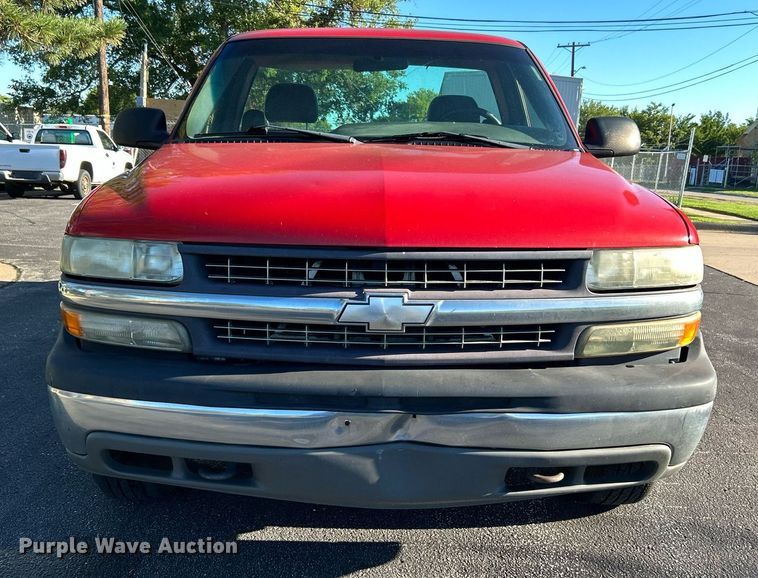 image for item MG9984 2002 Chevrolet Silverado 1500  pickup truck