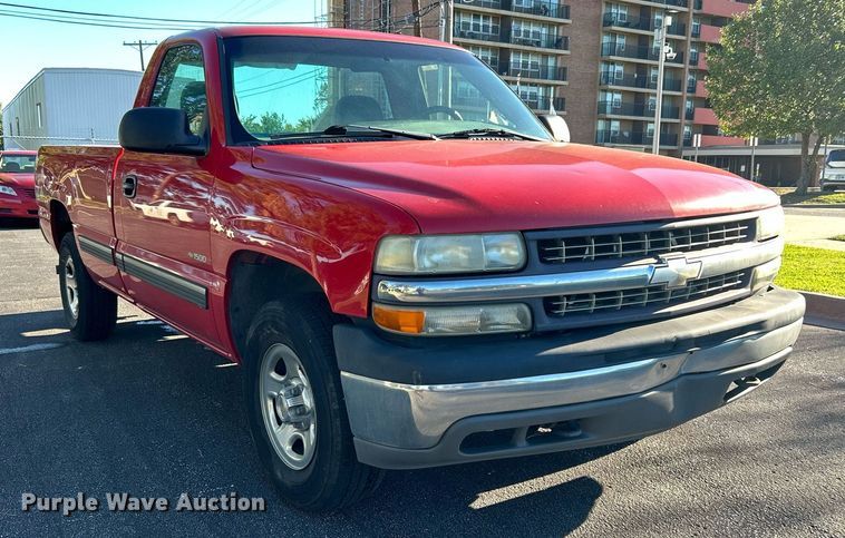 image for item MG9984 2002 Chevrolet Silverado 1500  pickup truck