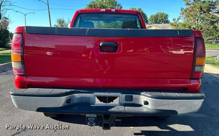 image for item MG9984 2002 Chevrolet Silverado 1500  pickup truck