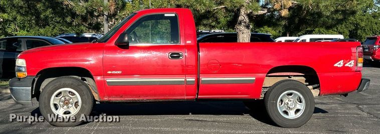 image for item MG9984 2002 Chevrolet Silverado 1500  pickup truck