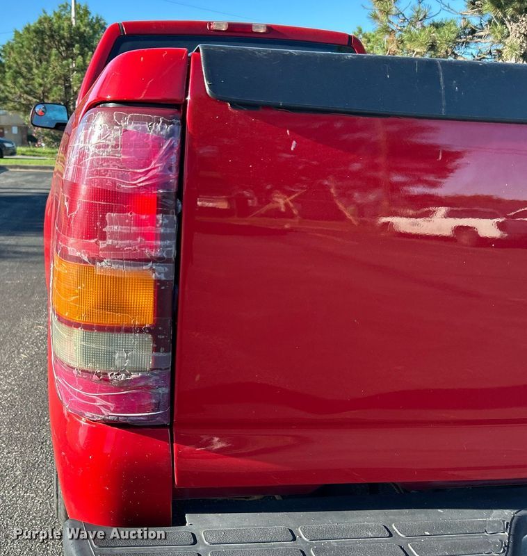 image for item MG9984 2002 Chevrolet Silverado 1500  pickup truck