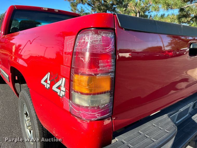 image for item MG9984 2002 Chevrolet Silverado 1500  pickup truck