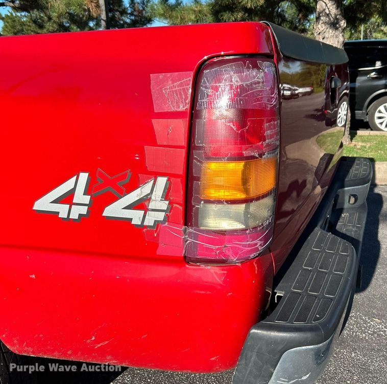 image for item MG9984 2002 Chevrolet Silverado 1500  pickup truck