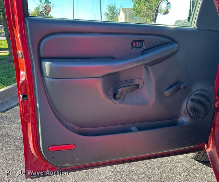 image for item MG9984 2002 Chevrolet Silverado 1500  pickup truck