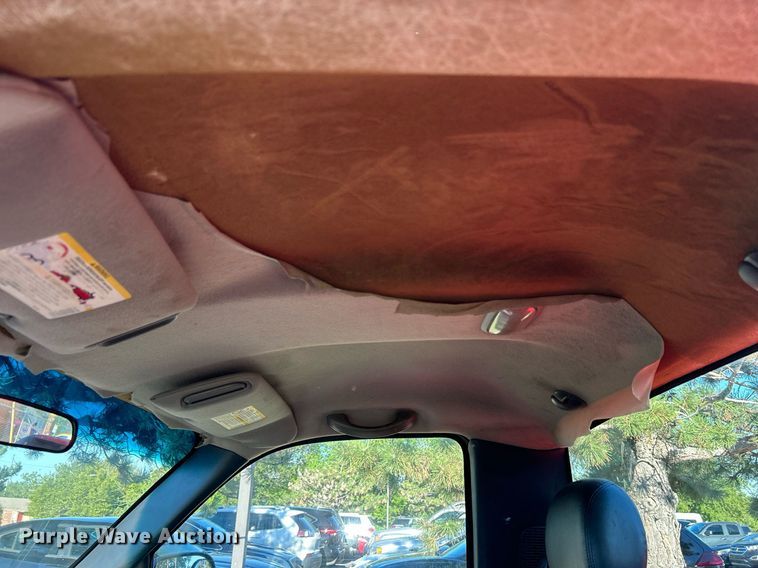 image for item MG9984 2002 Chevrolet Silverado 1500  pickup truck