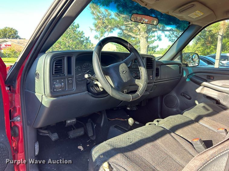 image for item MG9984 2002 Chevrolet Silverado 1500  pickup truck