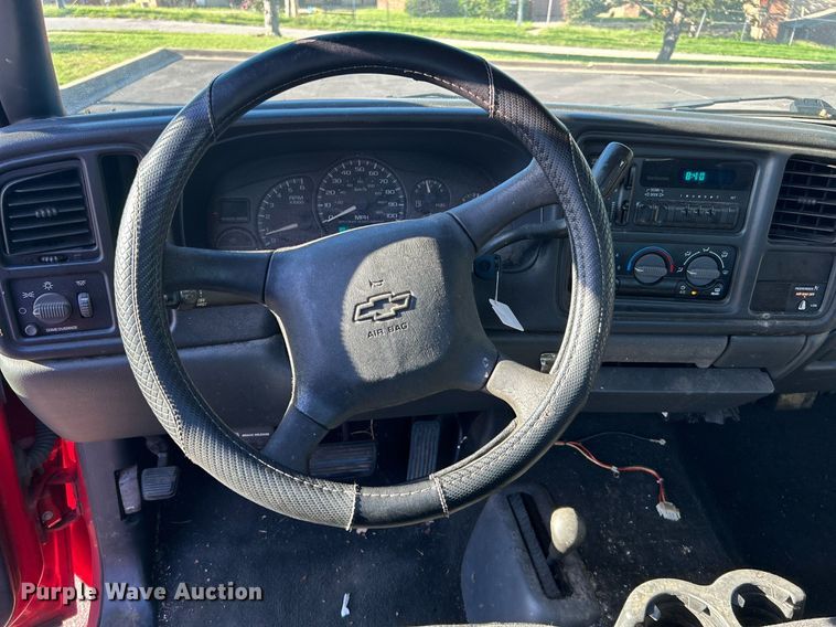 image for item MG9984 2002 Chevrolet Silverado 1500  pickup truck