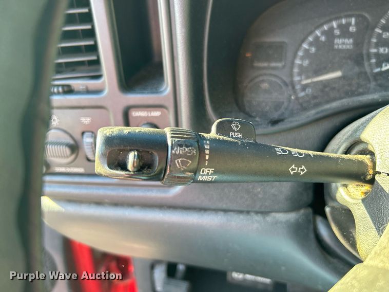 image for item MG9984 2002 Chevrolet Silverado 1500  pickup truck