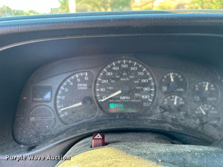 image for item MG9984 2002 Chevrolet Silverado 1500  pickup truck