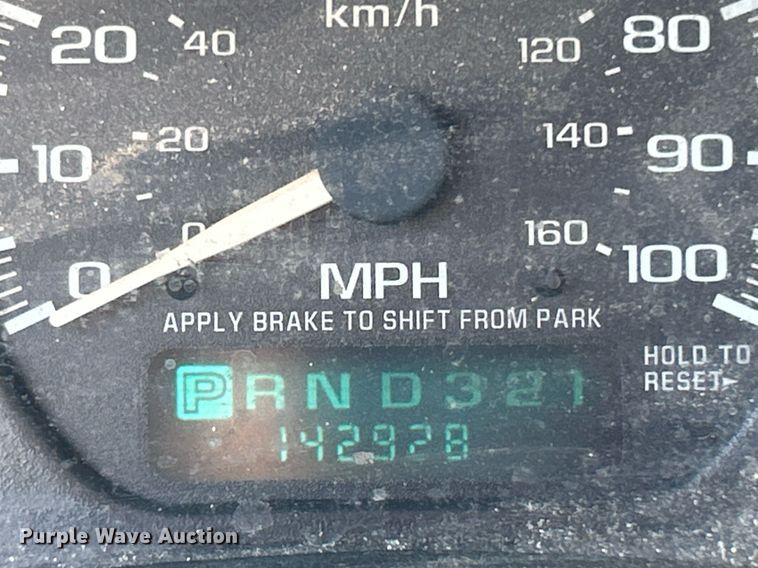 image for item MG9984 2002 Chevrolet Silverado 1500  pickup truck