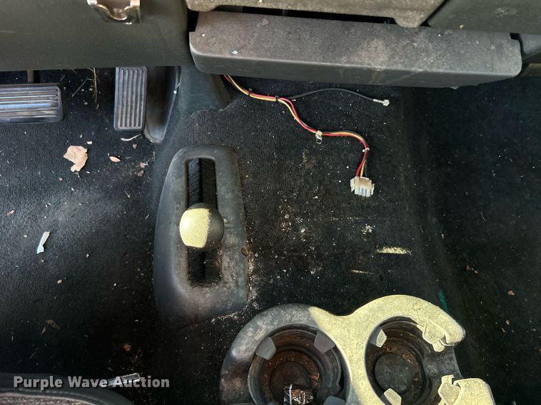 image for item MG9984 2002 Chevrolet Silverado 1500  pickup truck