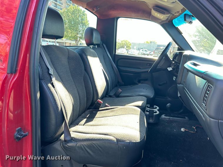 image for item MG9984 2002 Chevrolet Silverado 1500  pickup truck