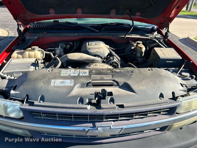 image for item MG9984 2002 Chevrolet Silverado 1500  pickup truck