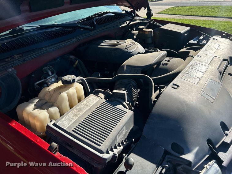 image for item MG9984 2002 Chevrolet Silverado 1500  pickup truck