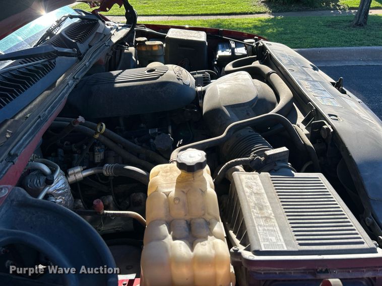 image for item MG9984 2002 Chevrolet Silverado 1500  pickup truck