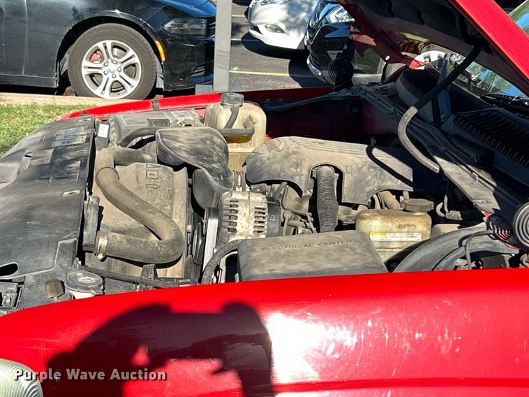 image for item MG9984 2002 Chevrolet Silverado 1500  pickup truck