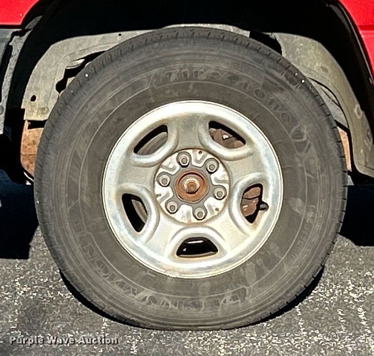 image for item MG9984 2002 Chevrolet Silverado 1500  pickup truck