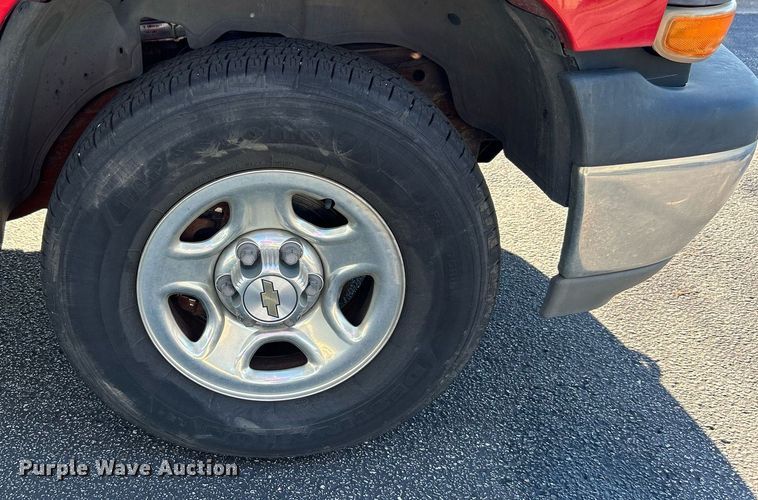 image for item MG9984 2002 Chevrolet Silverado 1500  pickup truck