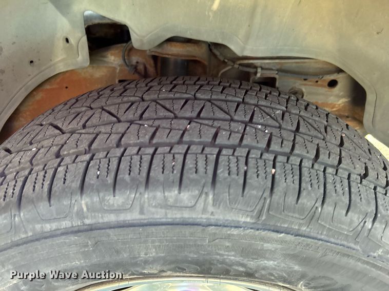 image for item MG9984 2002 Chevrolet Silverado 1500  pickup truck