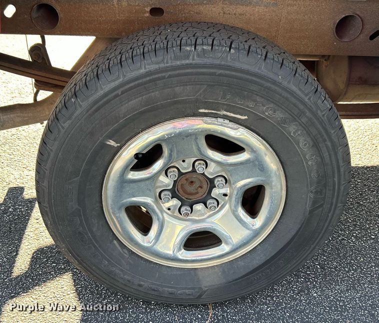 image for item MG9984 2002 Chevrolet Silverado 1500  pickup truck