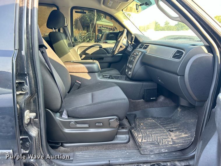 image for item MG9993 2011 Chevrolet Tahoe Police  SUV