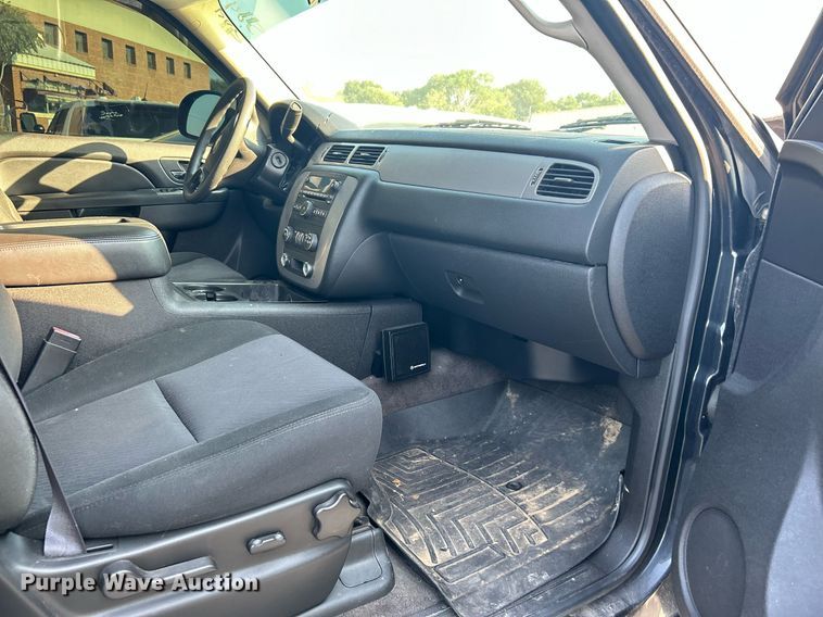 image for item MG9993 2011 Chevrolet Tahoe Police  SUV