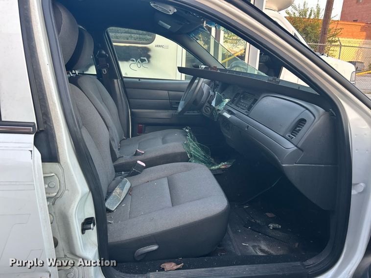 image for item MG9994 2011 Ford Crown Victoria Police Interceptor