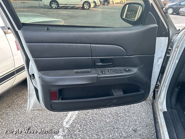 image for item MG9995 2005 Ford Crown Victoria Police Interceptor