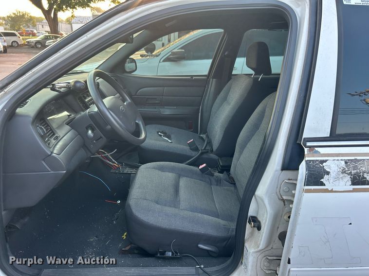 image for item MG9995 2005 Ford Crown Victoria Police Interceptor