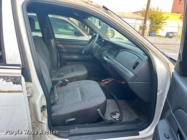 image for item MG9995 2005 Ford Crown Victoria Police Interceptor