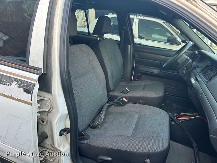 image for item MG9995 2005 Ford Crown Victoria Police Interceptor