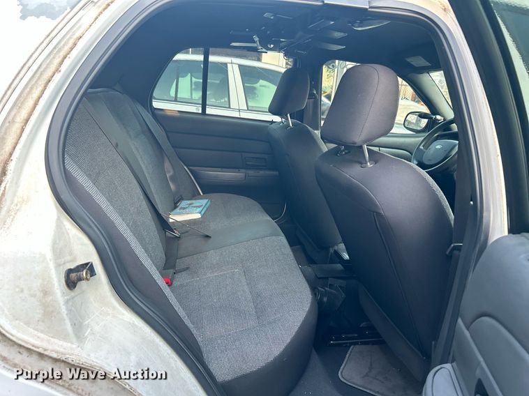 image for item MG9995 2005 Ford Crown Victoria Police Interceptor