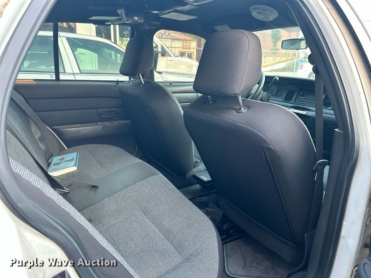 image for item MG9995 2005 Ford Crown Victoria Police Interceptor