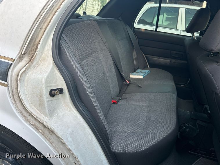 image for item MG9995 2005 Ford Crown Victoria Police Interceptor