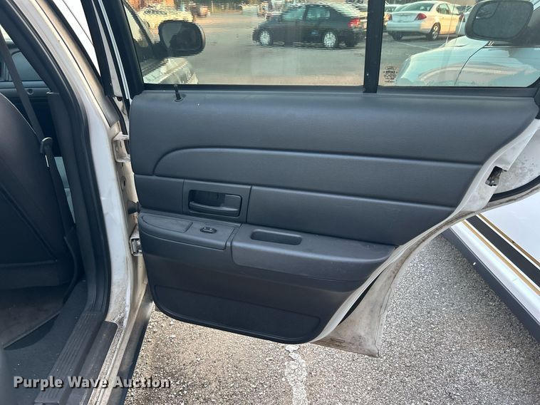 image for item MG9995 2005 Ford Crown Victoria Police Interceptor